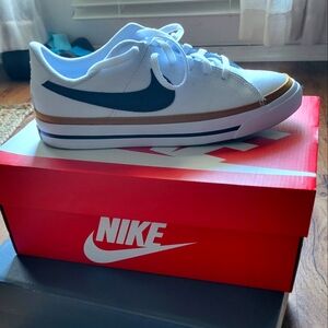 Nike Court Legacy- grade school